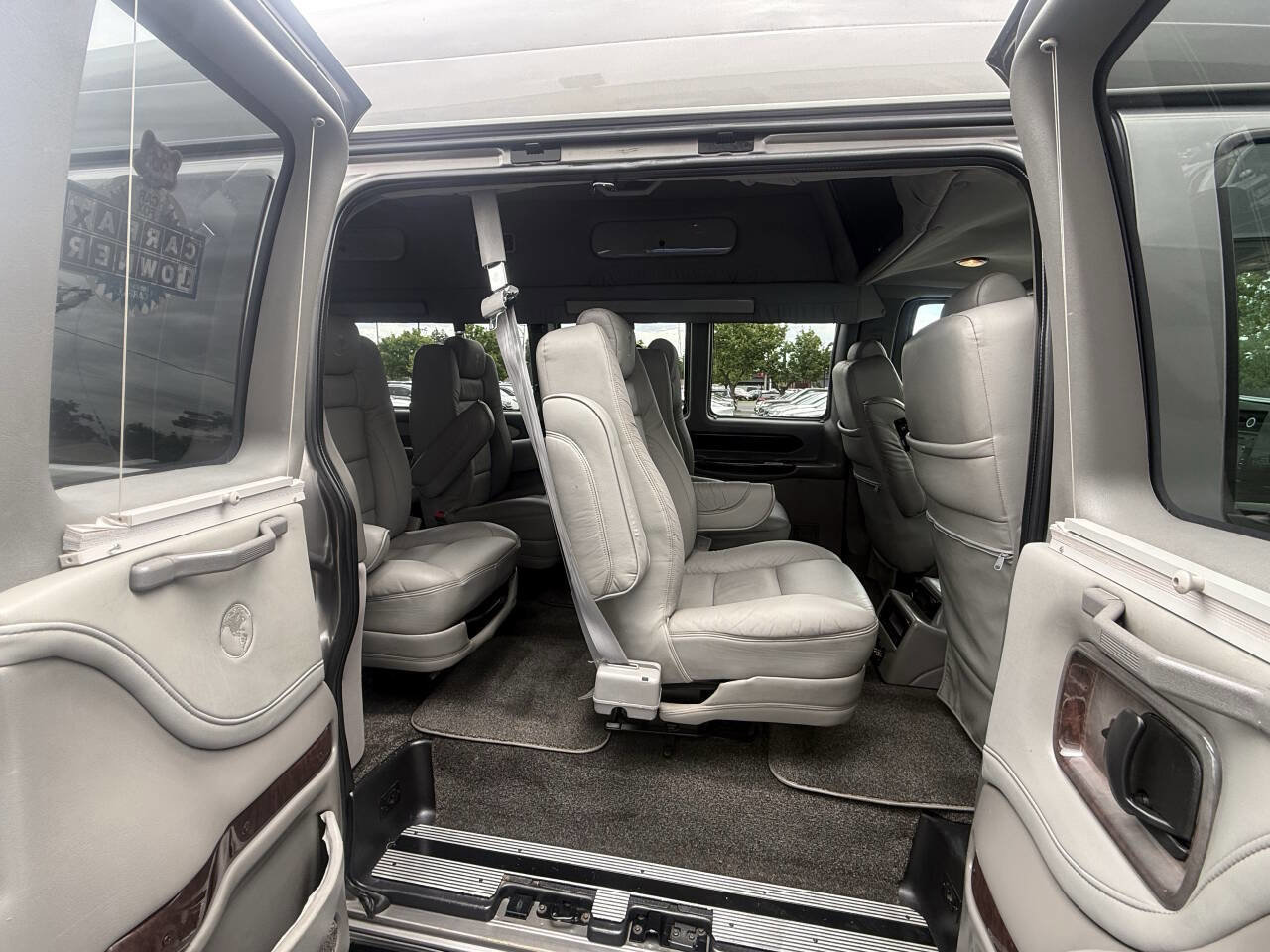 Used 2010 Chevrolet Express 2500 Extended w/ Preferred Equipment Group RWD image 17