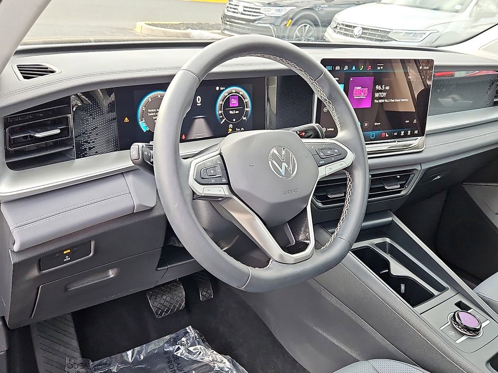 Certified 2025 Volkswagen Tiguan SE w/ Panoramic Sunroof Package image 24