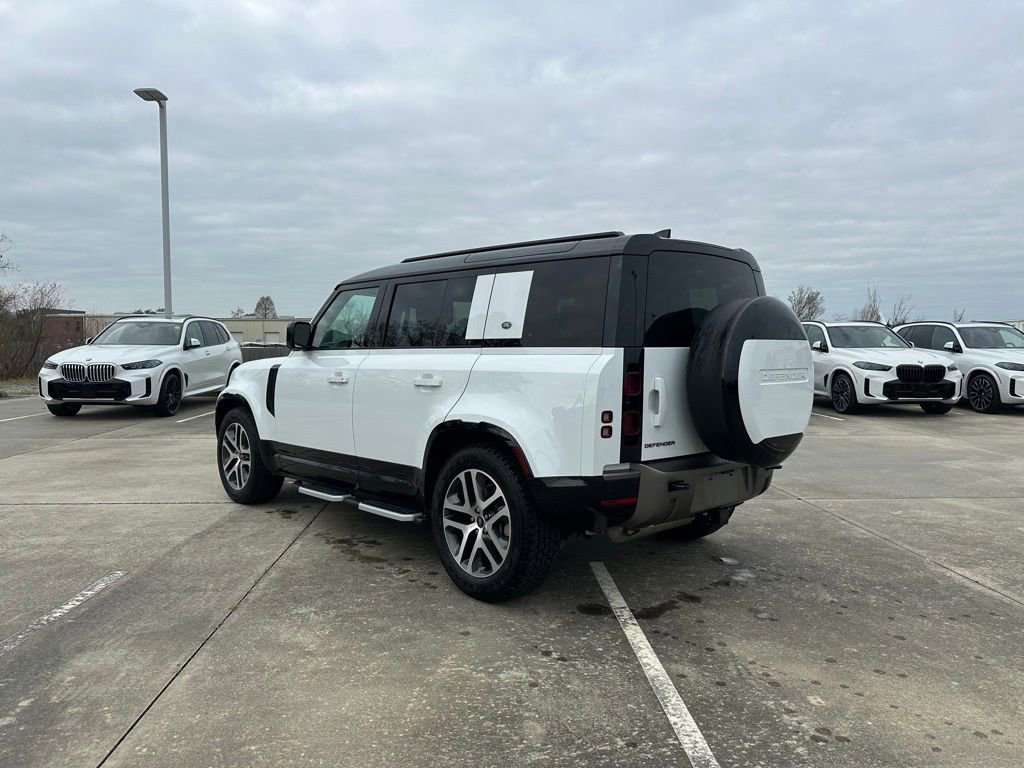 Used 2024 Land Rover Defender 110 X-Dynamic SE image 5