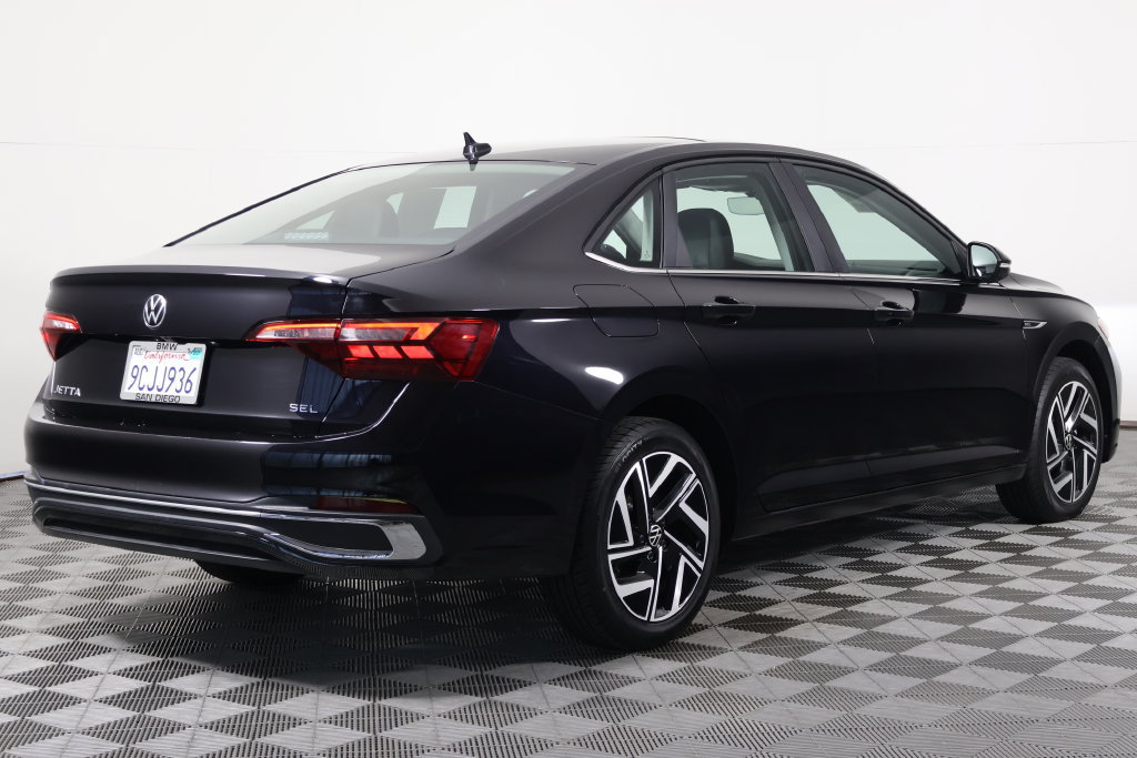 Used 2022 Volkswagen Jetta SEL FWD image 4