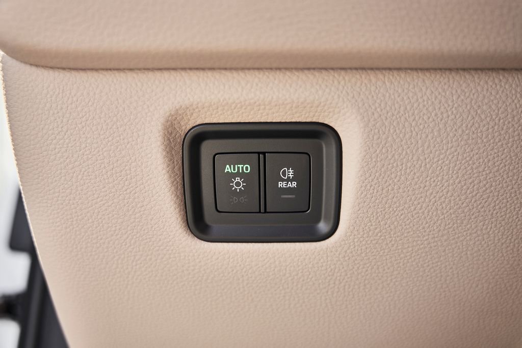 Used 2025 Porsche Cayenne image 49