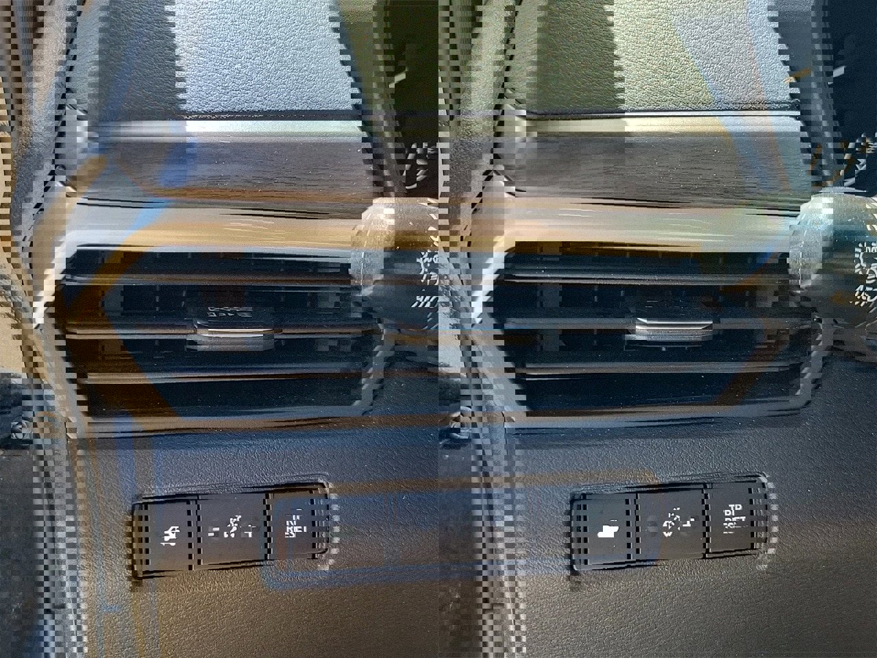 Used 2024 Nissan Altima 2.5 SV image 31