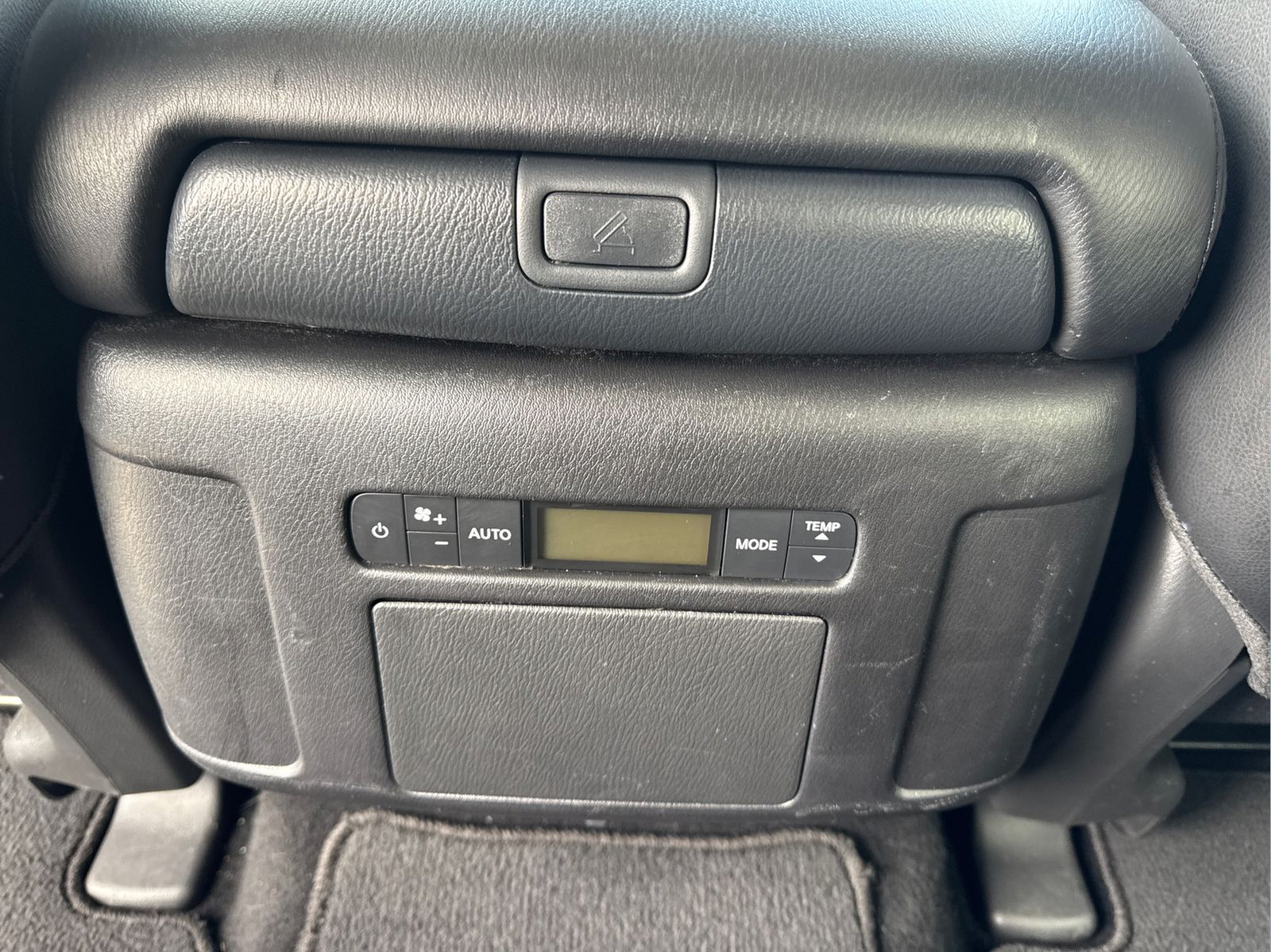 Used 2024 Nissan Armada SL w/ Captain's Chairs Package AWD/4WD image 35