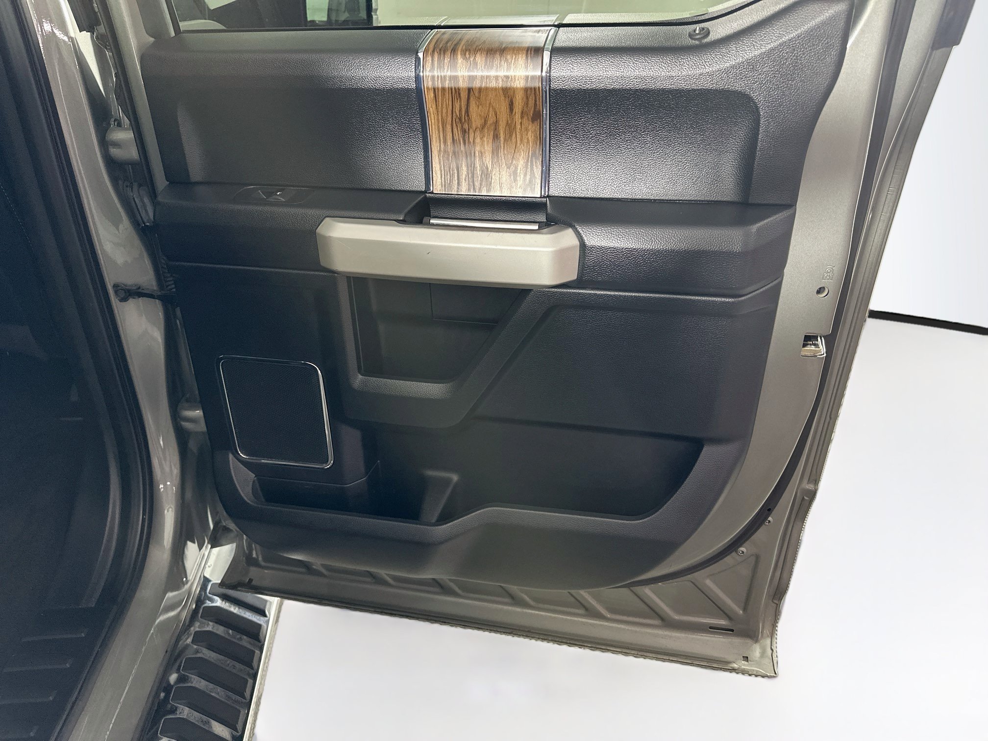 Used 2020 Ford F150 Lariat w/ Equipment Group 502A Luxury AWD/4WD image 30