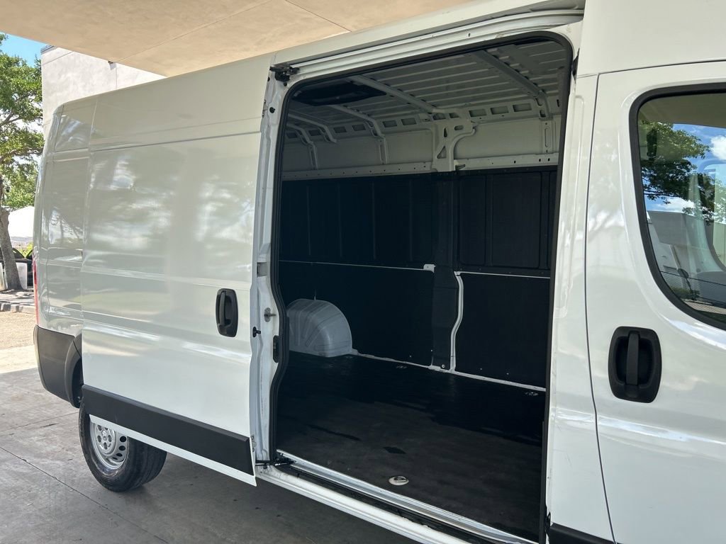 Used 2025 RAM ProMaster 2500 w/ Convenience Group FWD image 26