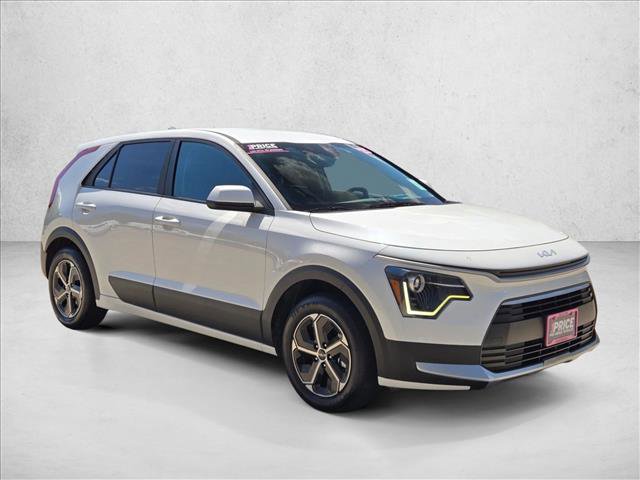 Used 2025 Kia Niro LX image 3