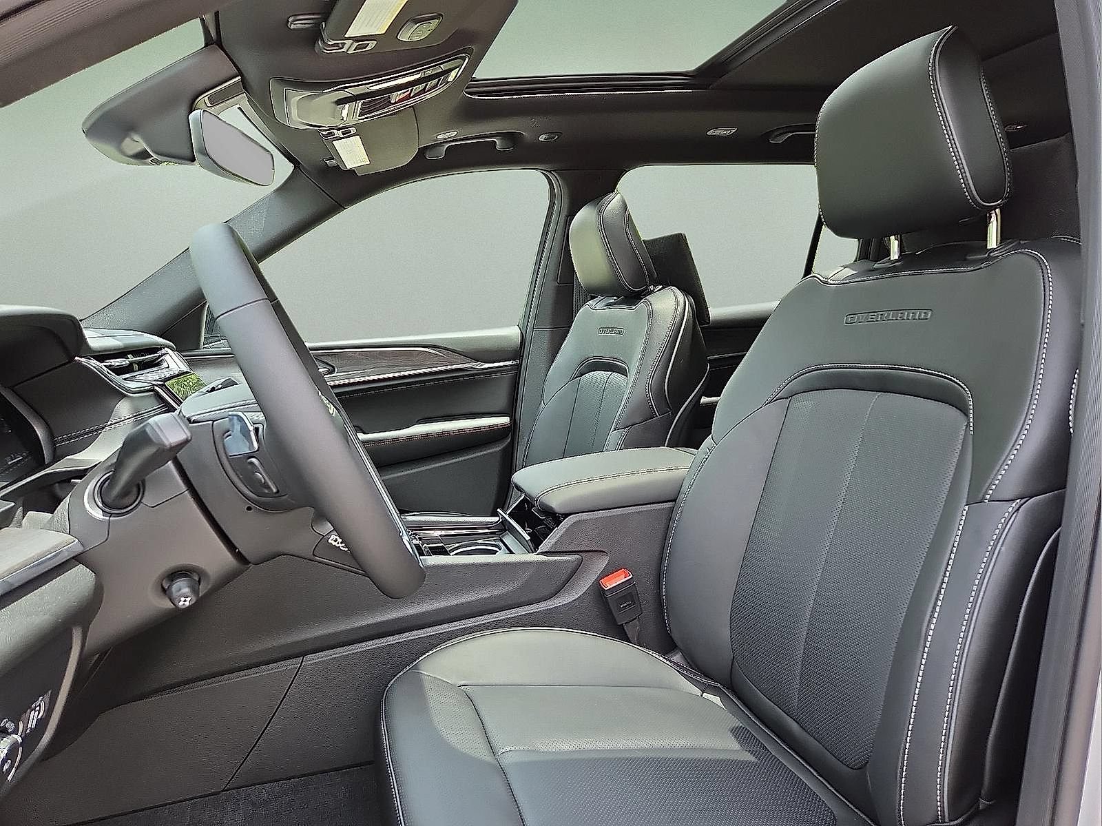 New 2025 Jeep Grand Cherokee L Overland w/ Rear Seat Video Group I AWD/4WD image 12