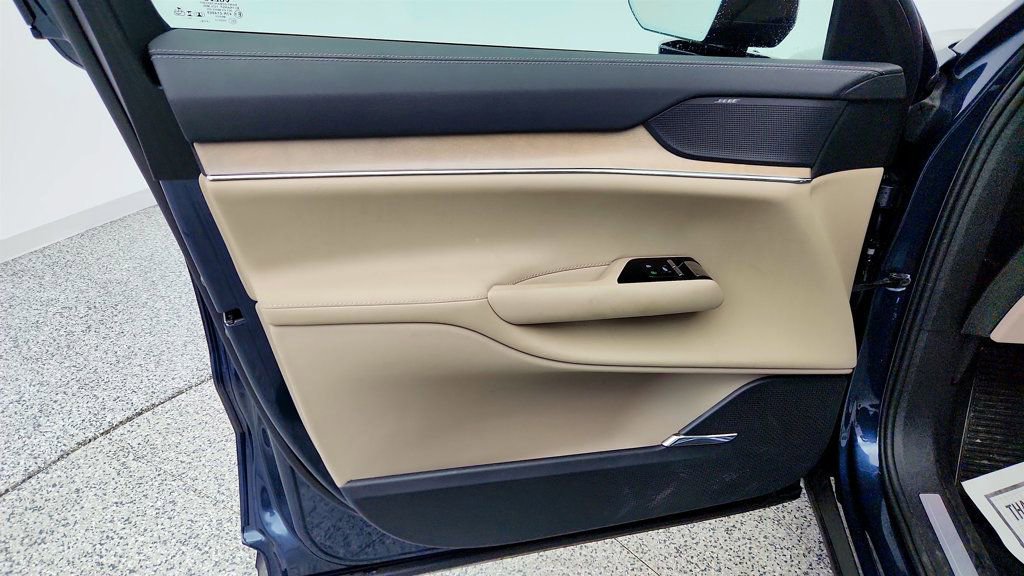 Used 2025 Volvo EX90 Ultra AWD/4WD image 11