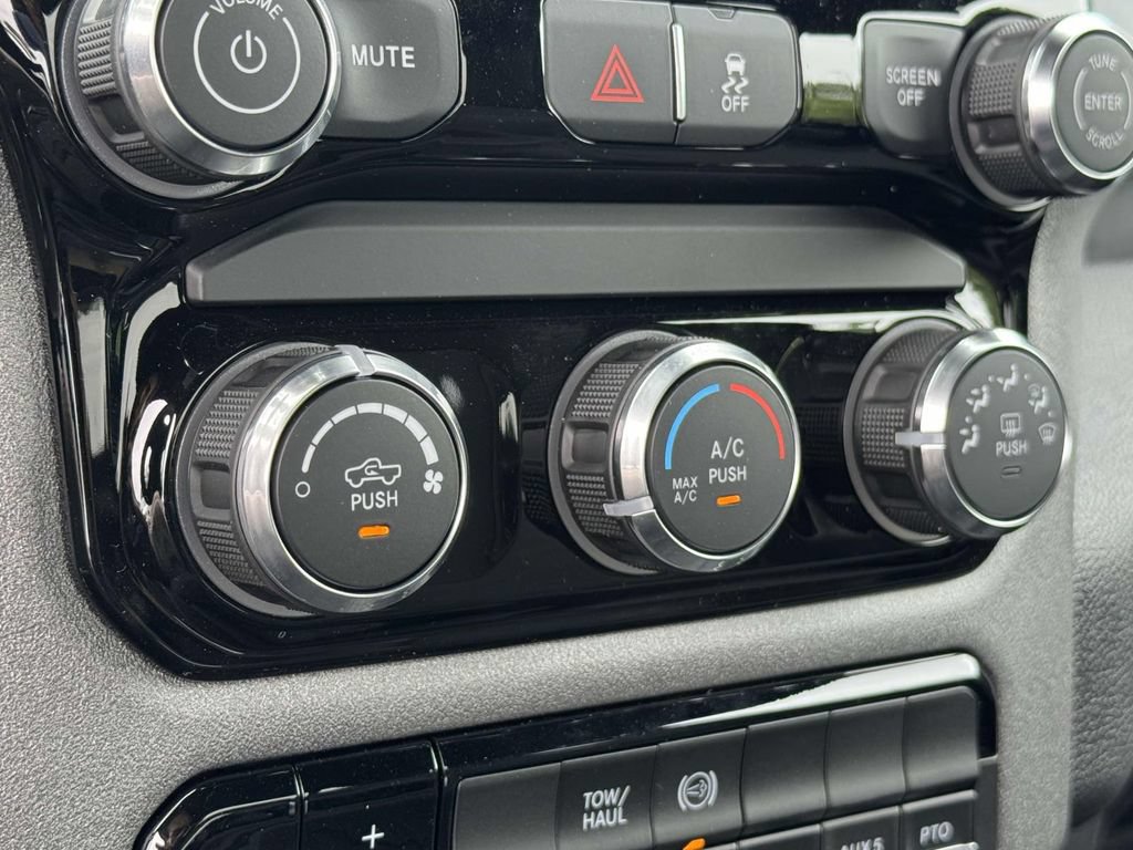 New 2025 RAM 3500 Tradesman AWD/4WD image 16