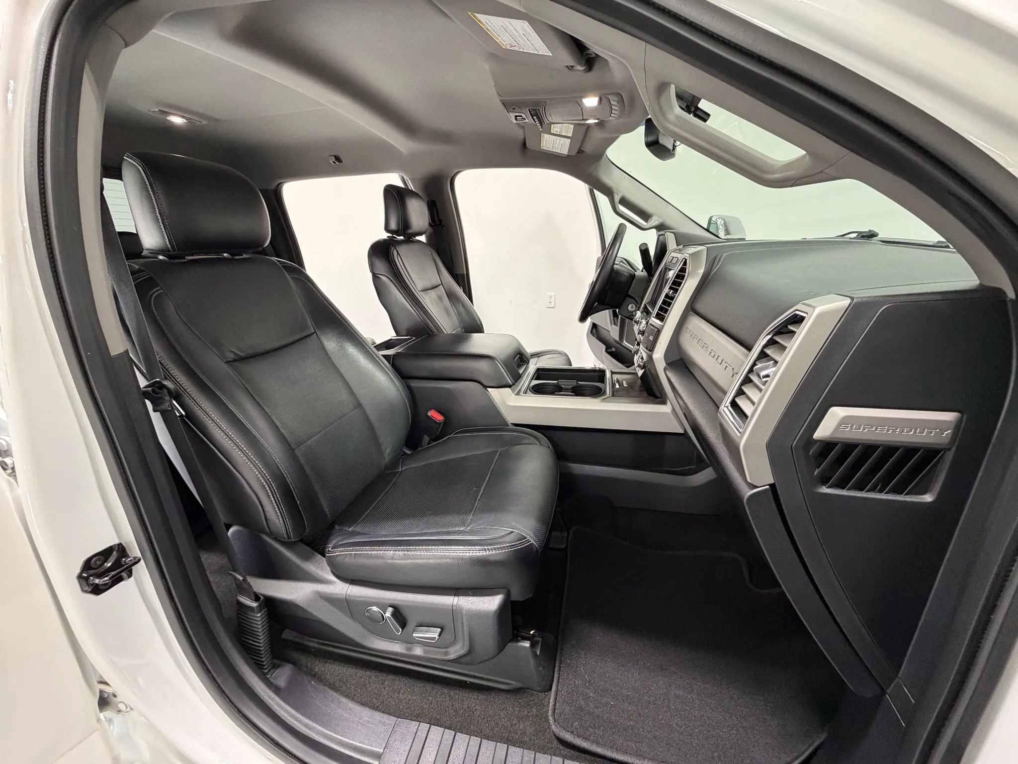 Used 2017 Ford F250 Lariat w/ Chrome Package image 18