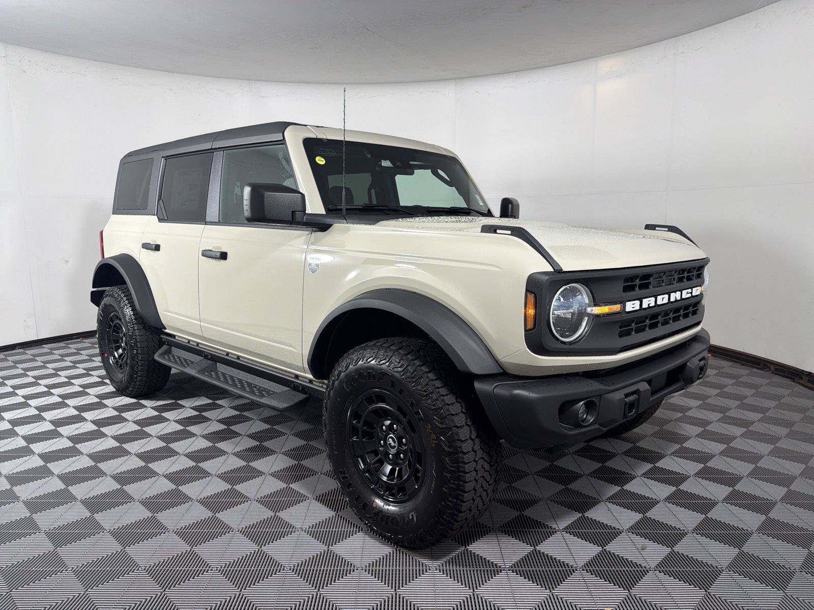 New 2026 Ford Bronco Big Bend w/ Black Diamond Package AWD/4WD image 1