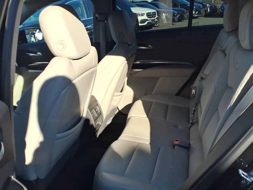 Certified 2023 Cadillac XT4 Luxury w/ Cold Weather Package image 16