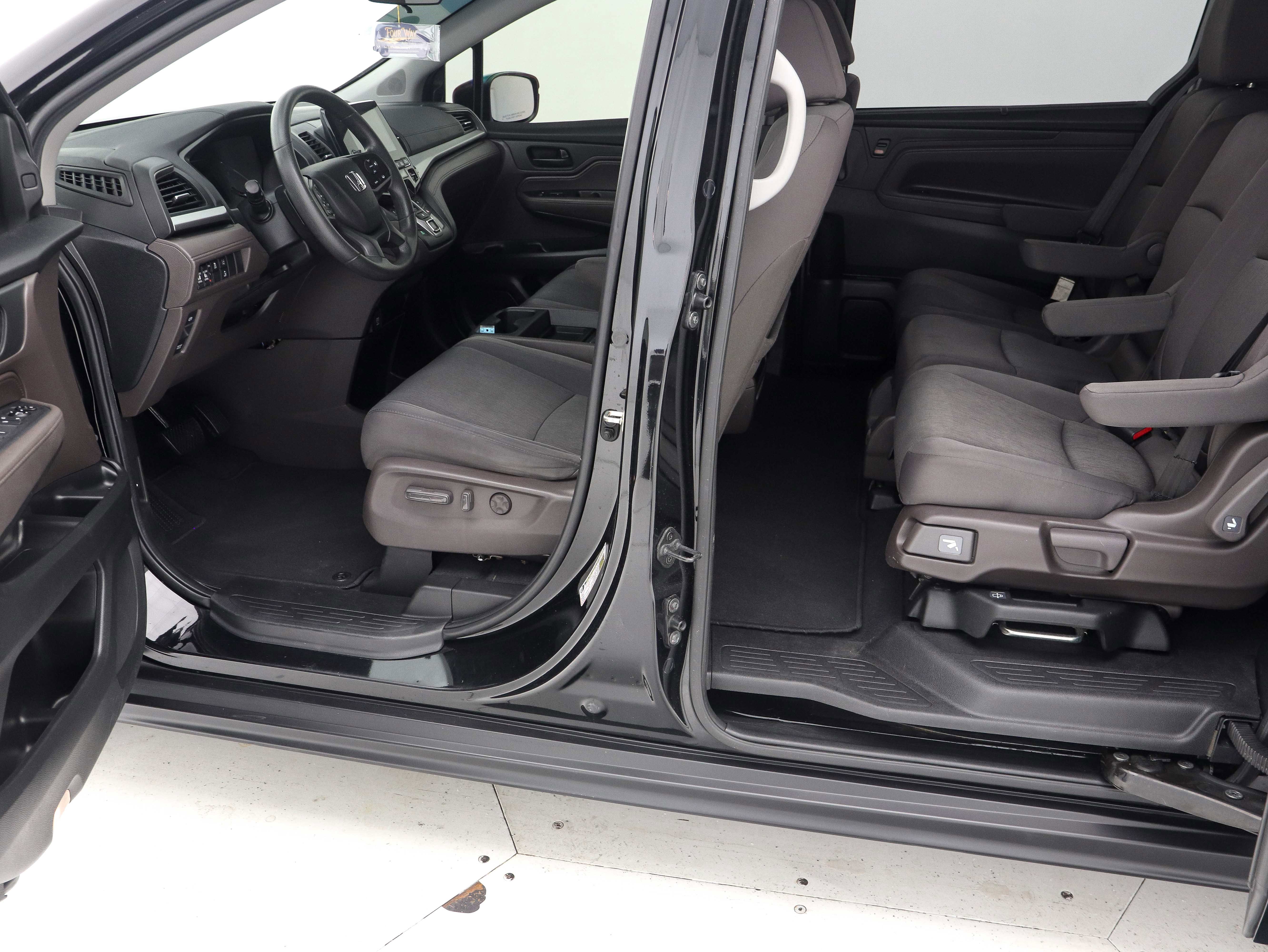 Used 2019 Honda Odyssey EX image 16