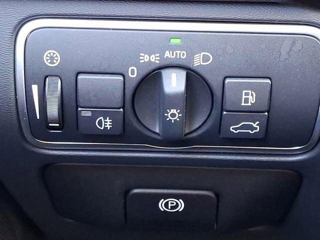 Used 2017 Volvo V60 T5 Cross Country w/ Convenience Package image 25