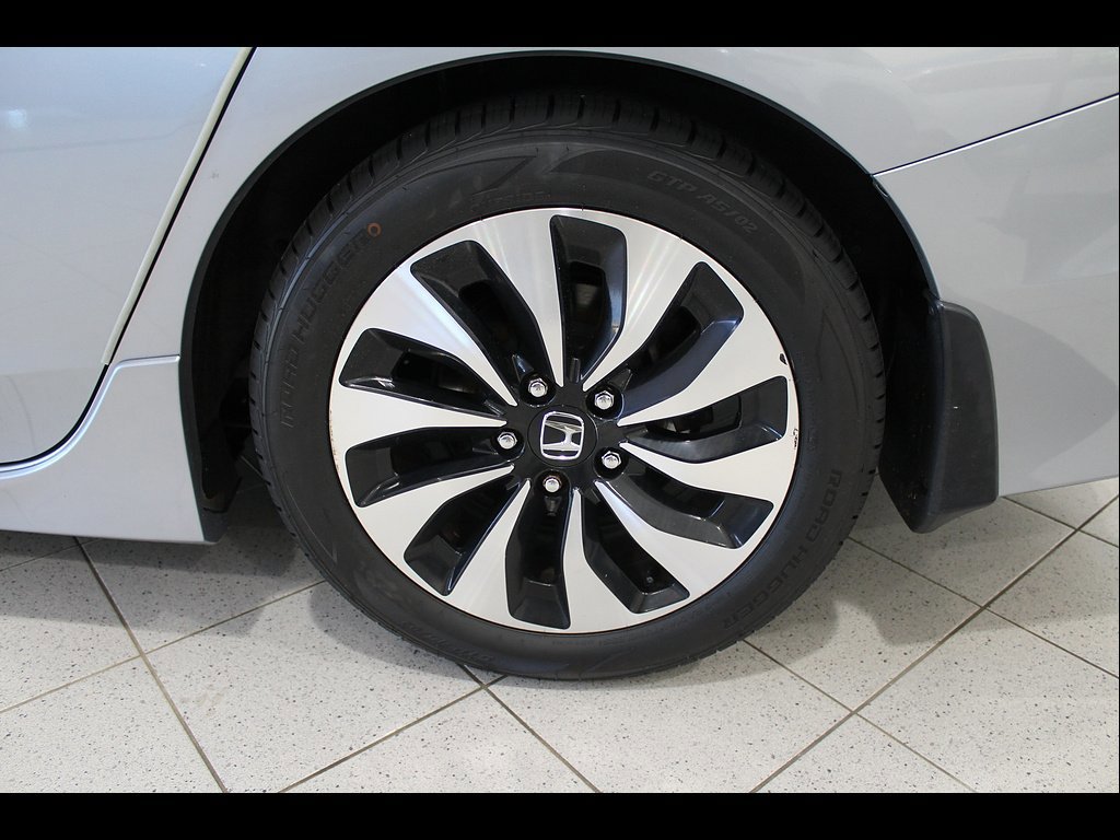 Used 2017 Honda Accord Touring image 12