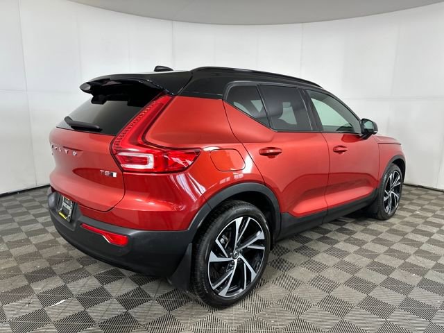 Used 2021 Volvo XC40 T5 R-Design w/ Protection Package Premier image 3