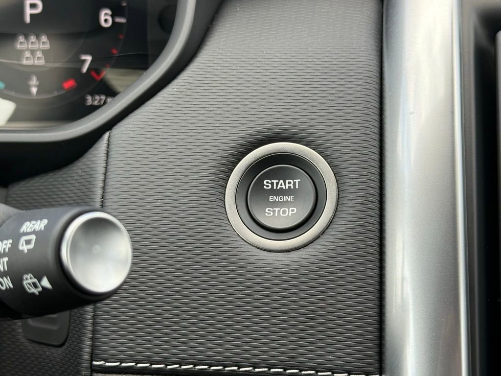 Certified 2025 Land Rover Discovery Dynamic SE image 21