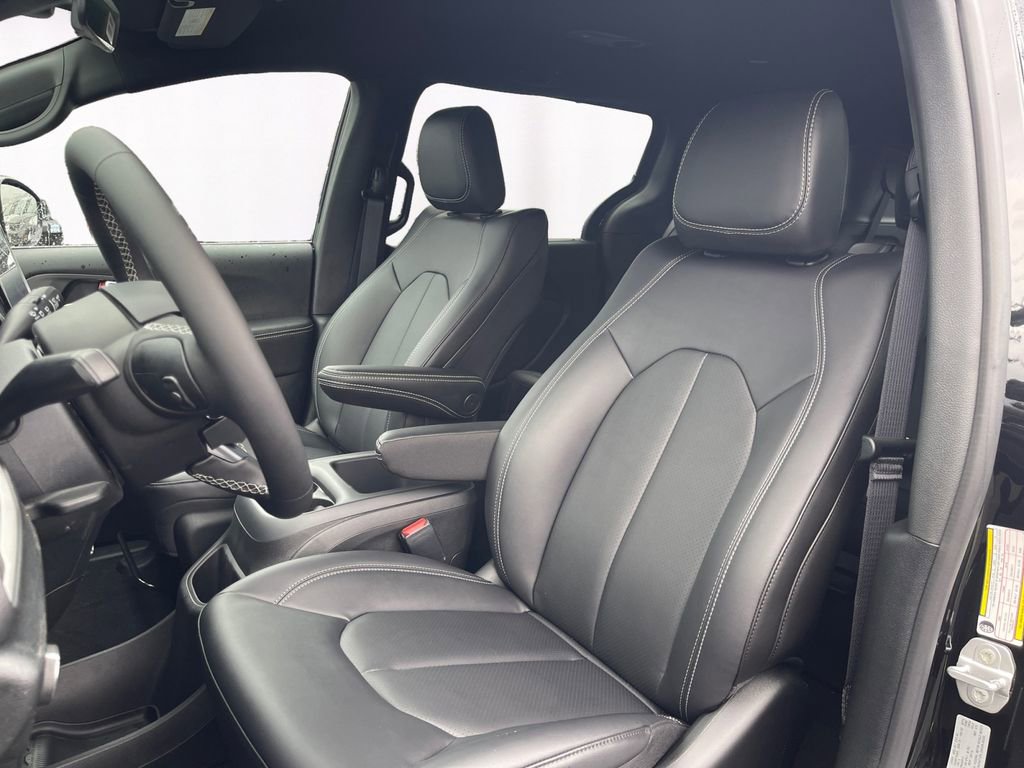 New 2026 Chrysler Voyager LX image 9