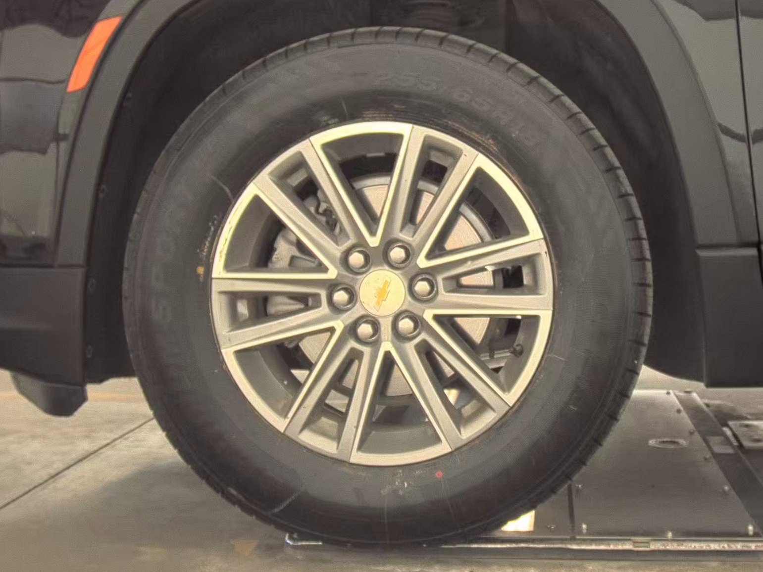 Used 2023 Chevrolet Traverse LT image 10