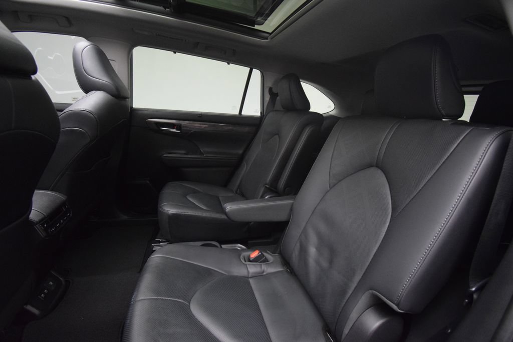 Used 2020 Toyota Highlander Platinum AWD/4WD image 25