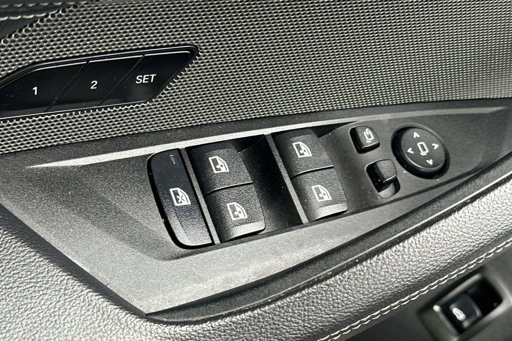 Used 2023 BMW i4 eDrive40 w/ M Sport Package image 11