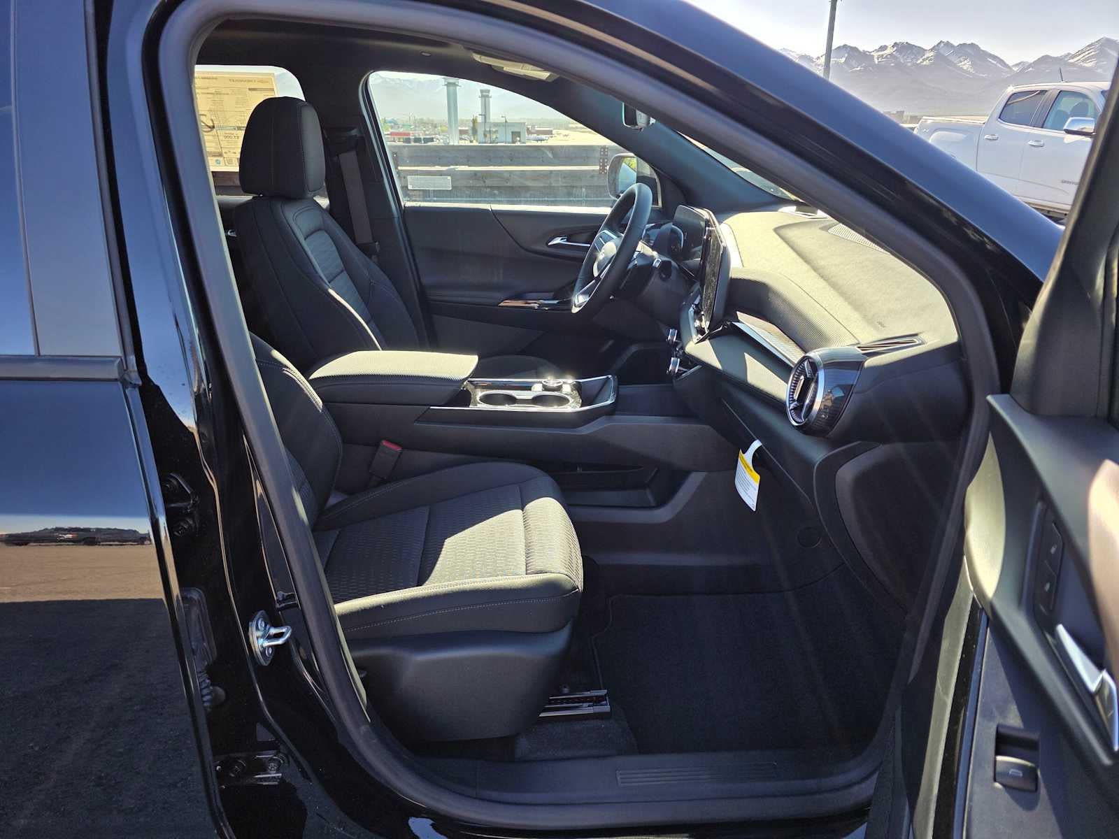 New 2026 Chevrolet Equinox LT w/ Safety and Technology Package AWD/4WD image 11