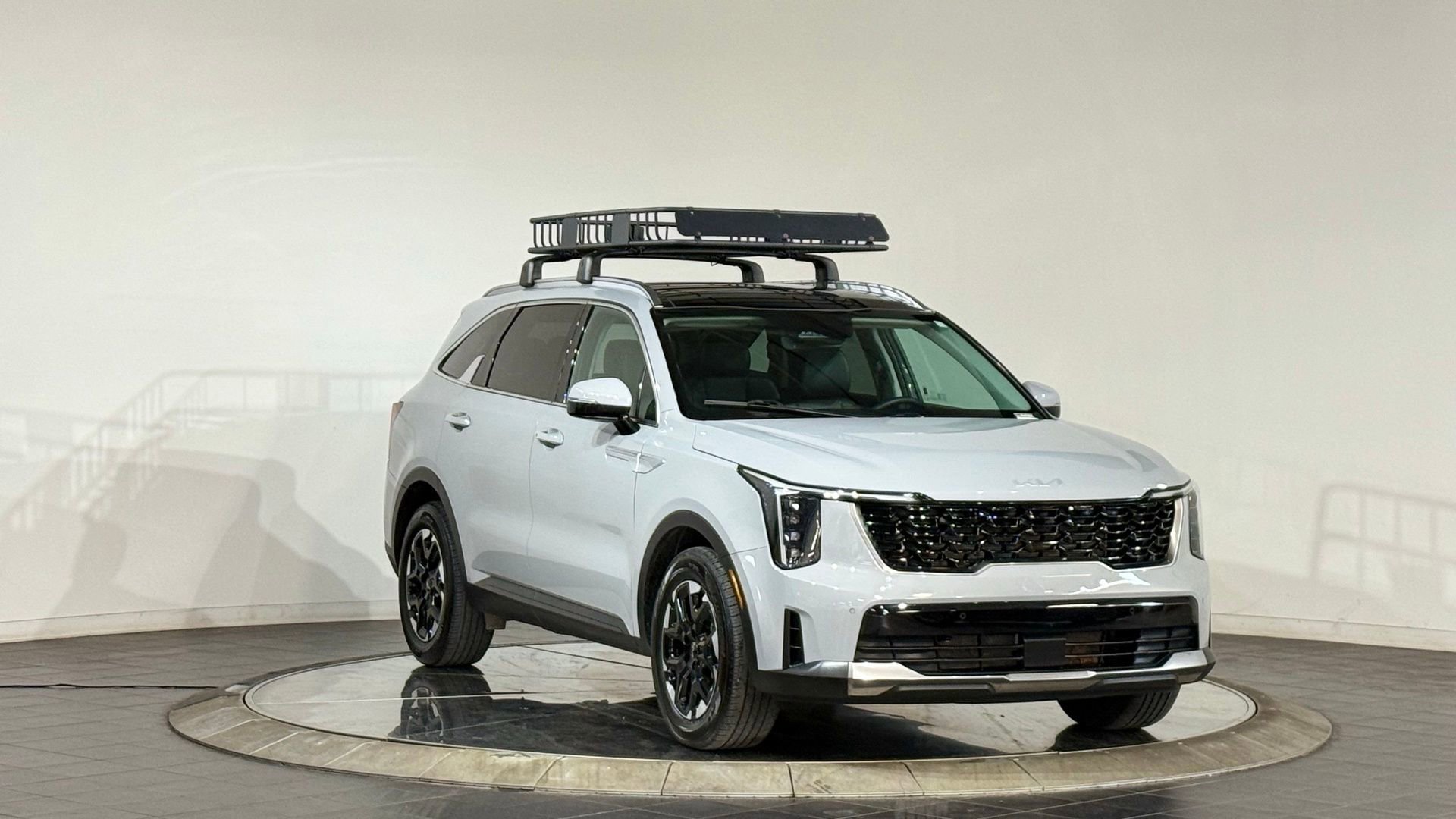 Used 2024 Kia Sorento S w/ Panoramic Sunroof Package image 2