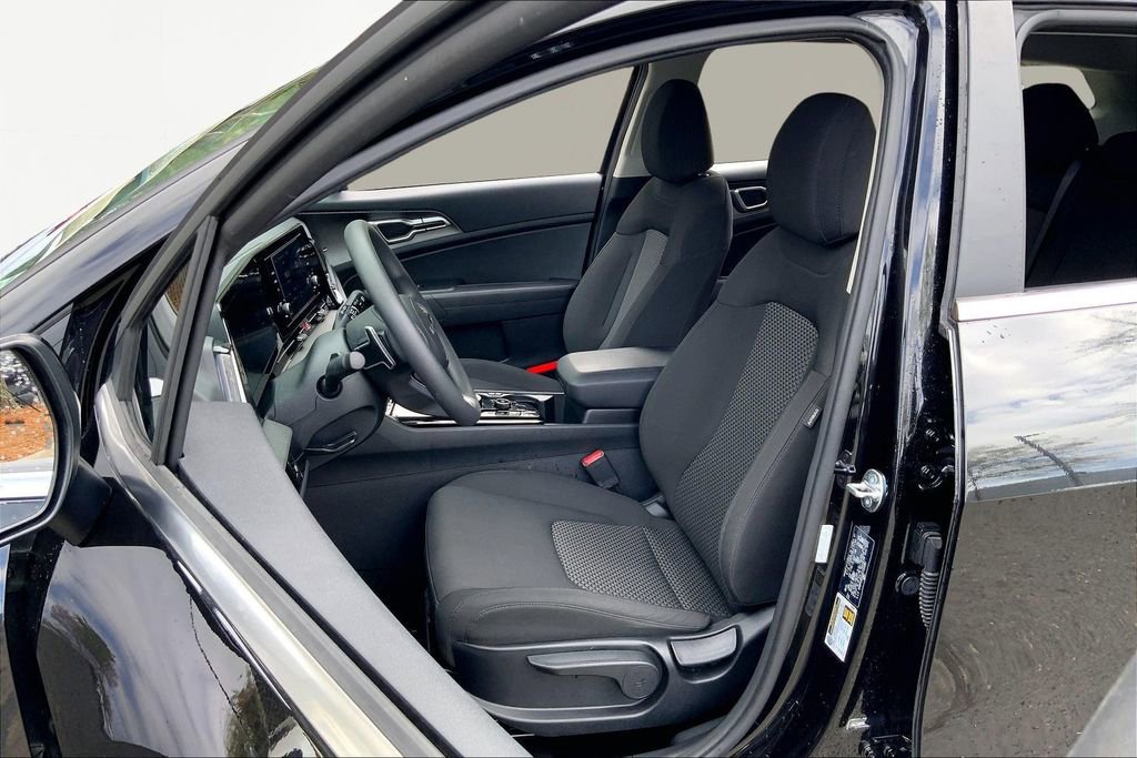 Used 2025 Kia Sportage LX image 15