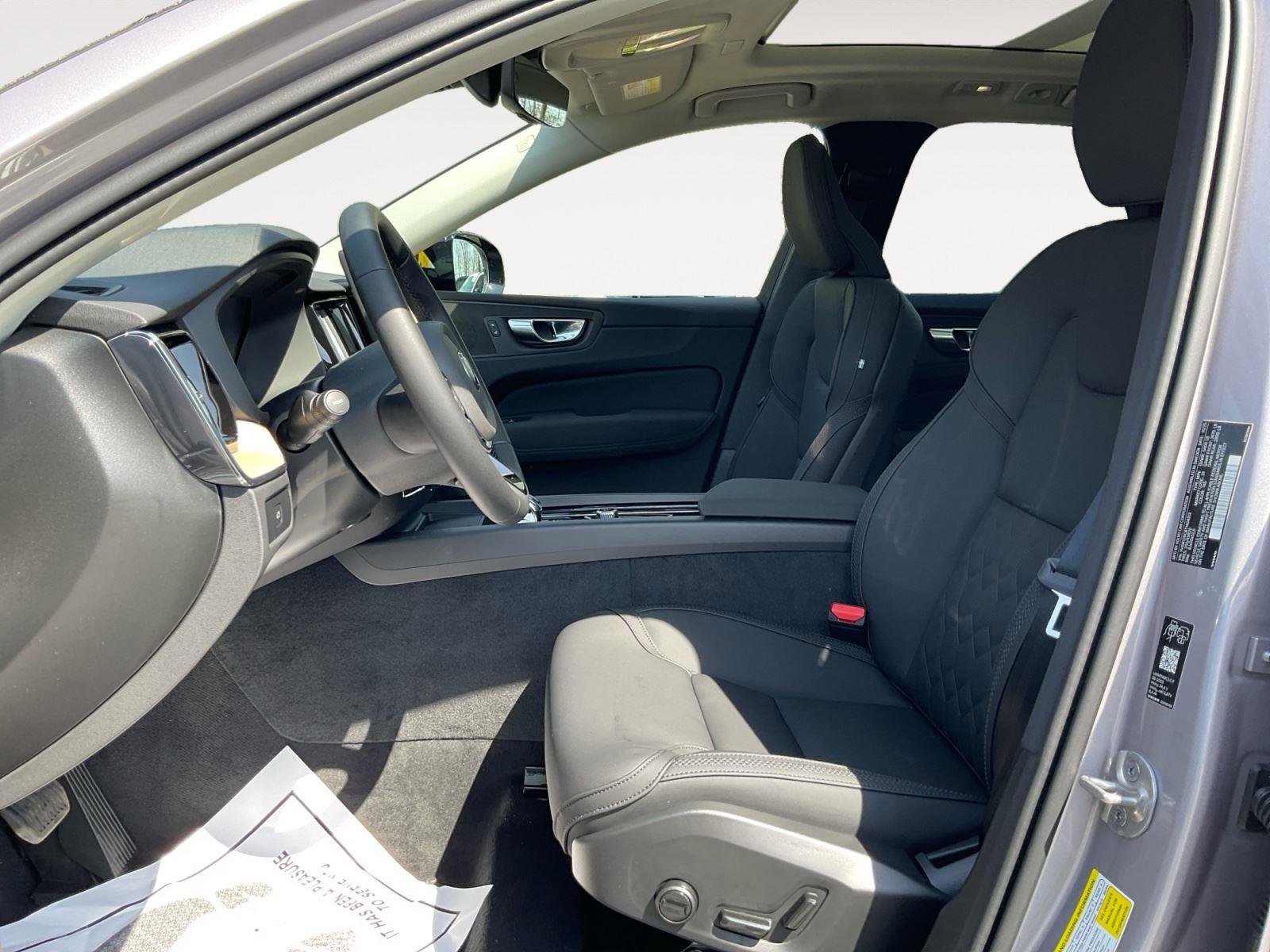 New 2026 Volvo XC60 B5 Plus w/ Climate Package image 9