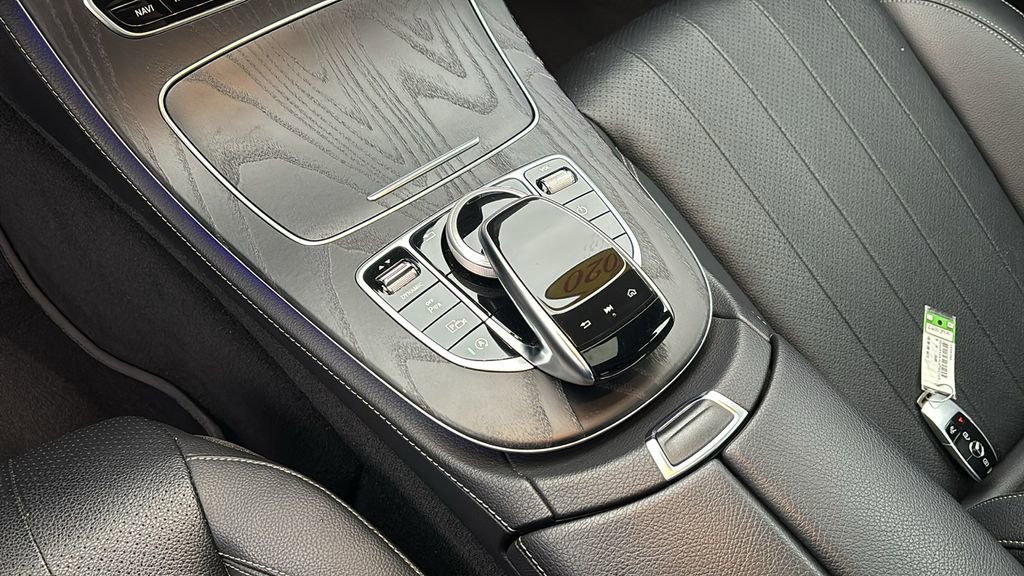 Used 2020 Mercedes-Benz E 350 4MATIC Sedan image 21
