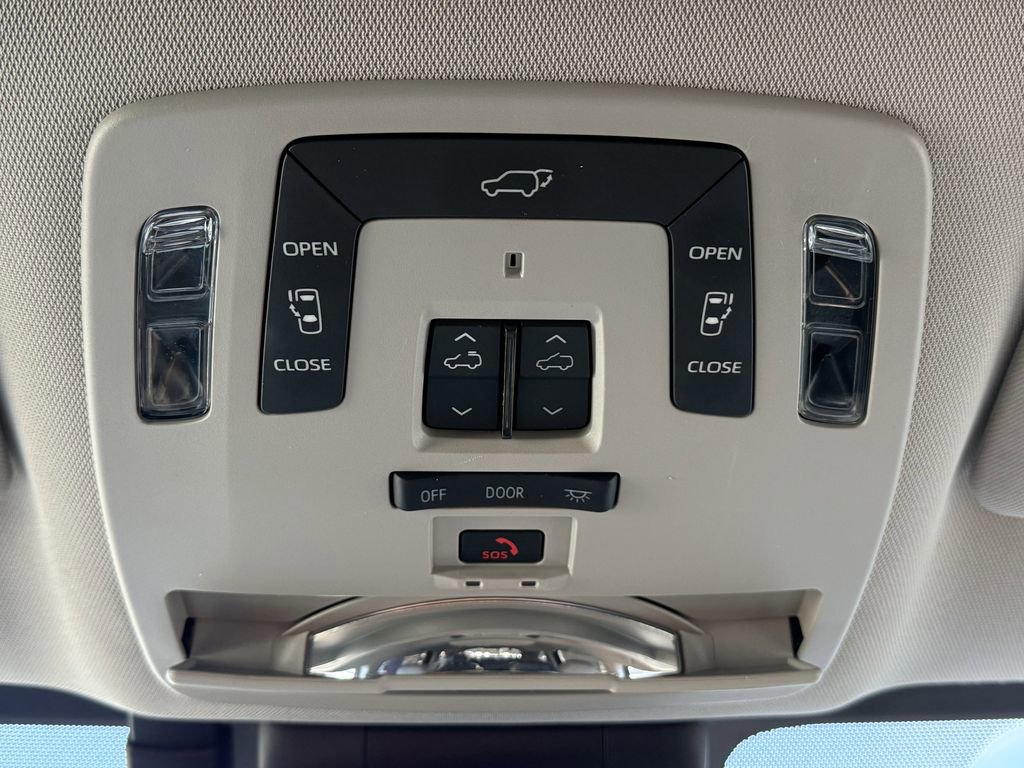 Used 2021 Toyota Sienna Limited image 35