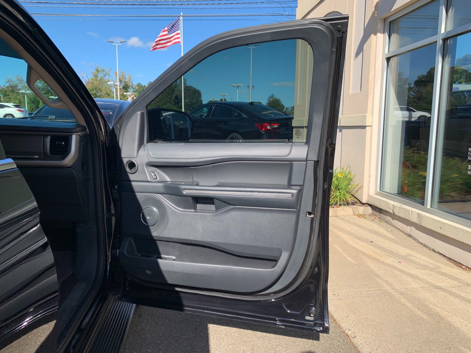 Used 2023 Ford Expedition XLT AWD/4WD image 40