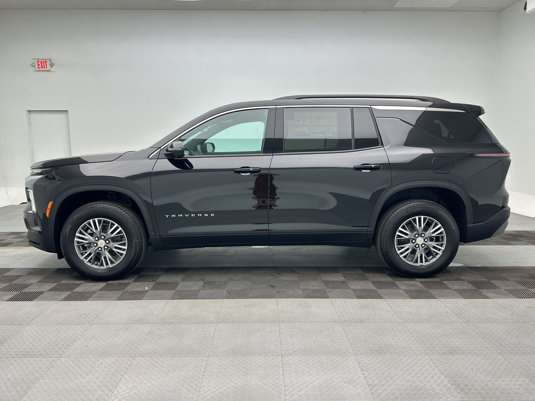 New 2026 Chevrolet Traverse LT w/ Driver Confidence Package AWD/4WD image 2