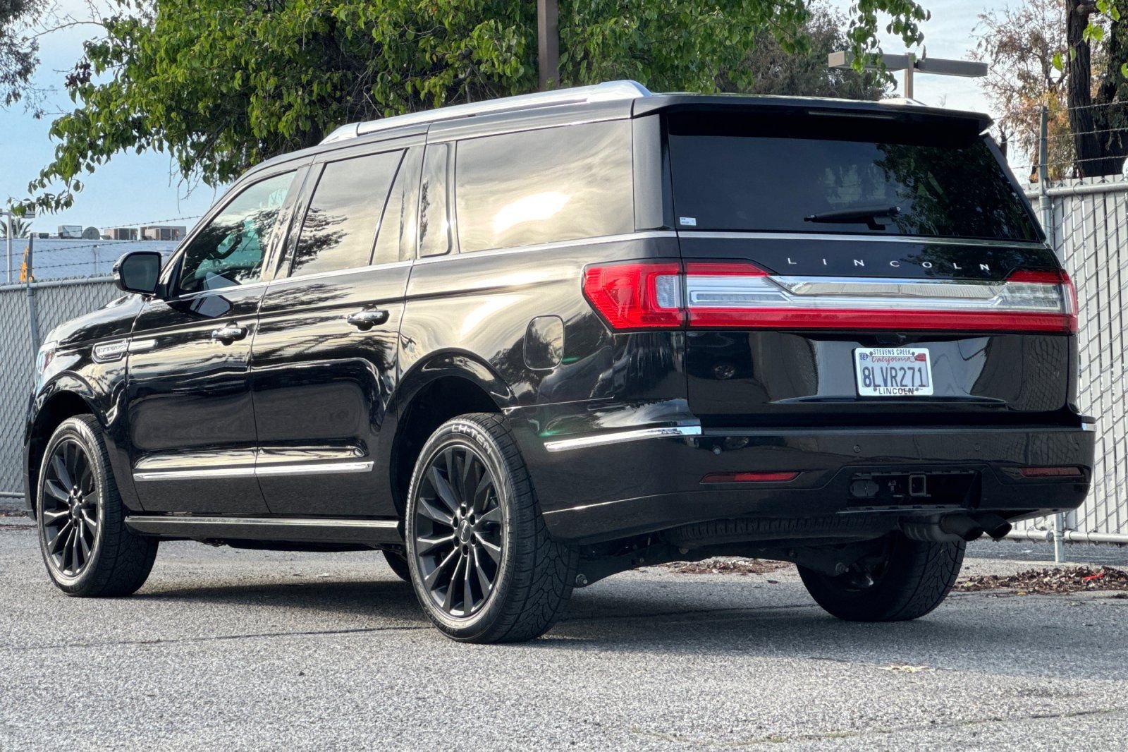 Used 2019 Lincoln Navigator L Select image 6