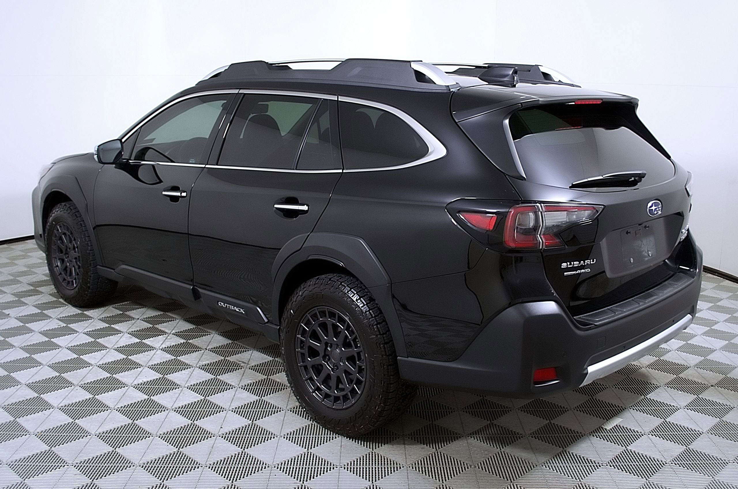 Used 2025 Subaru Outback Touring XT image 9