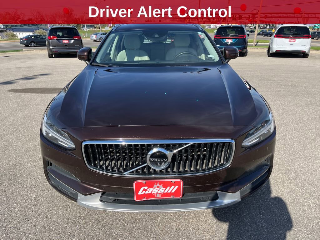 Used 2017 Volvo V90 T6 Cross Country image 9