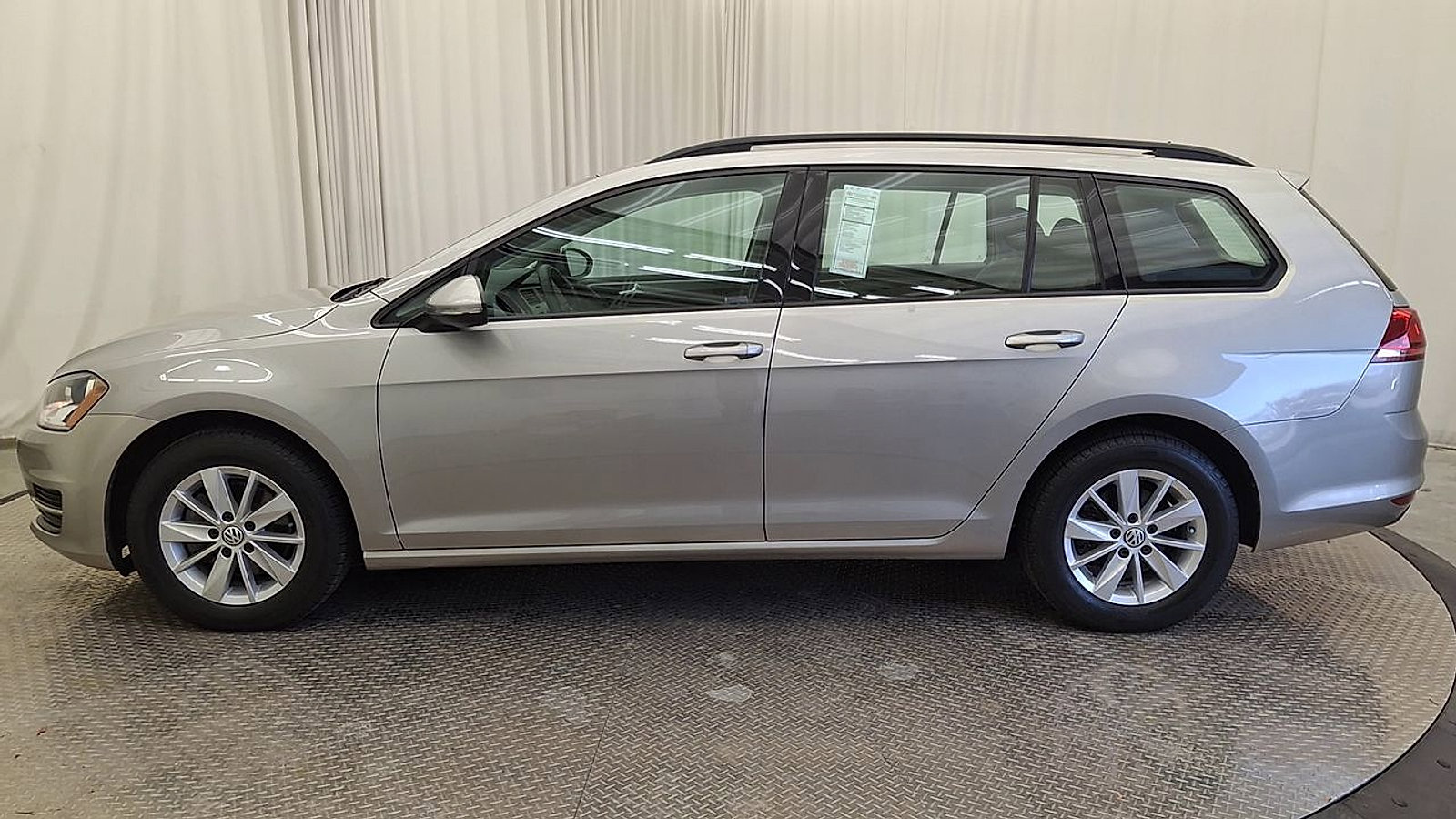 Used 2016 Volkswagen Golf S image 8