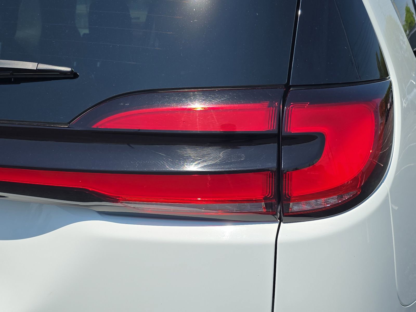 Used 2023 Chrysler Pacifica Touring-L image 8