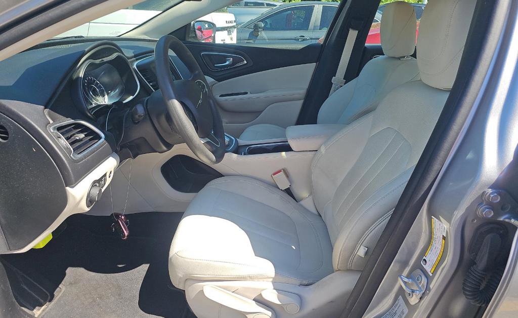 Used 2016 Chrysler 200 Limited FWD image 11