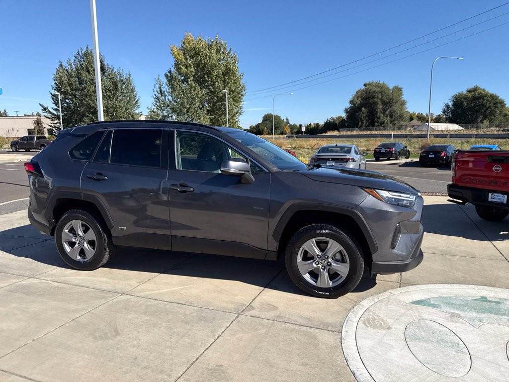 Used 2022 Toyota RAV4 XLE w/ Convenience Package AWD/4WD image 3