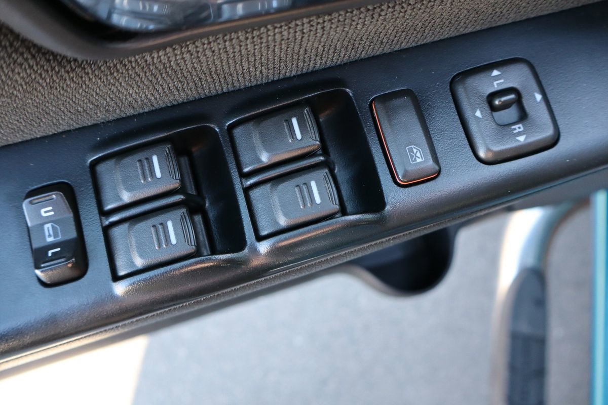 Used 2011 GMC Canyon SLE image 26