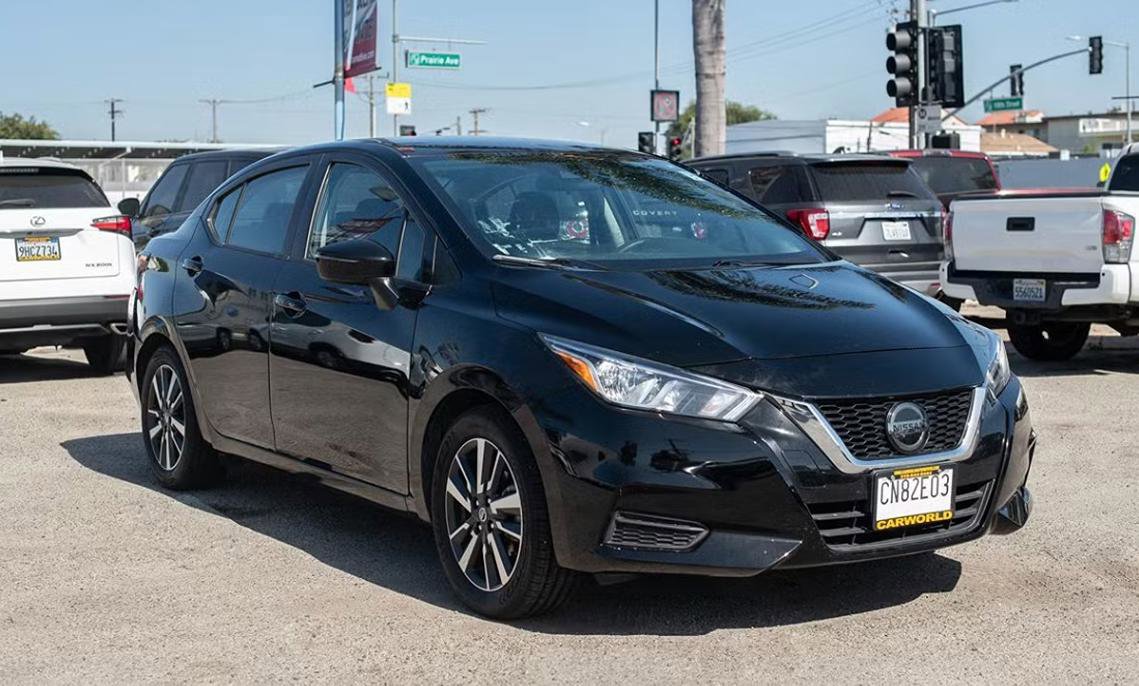 Used 2021 Nissan Versa SV image 1