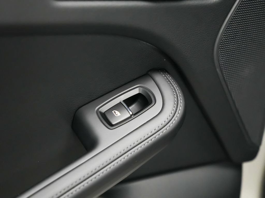 Certified 2026 Porsche Macan Turbo AWD/4WD image 16