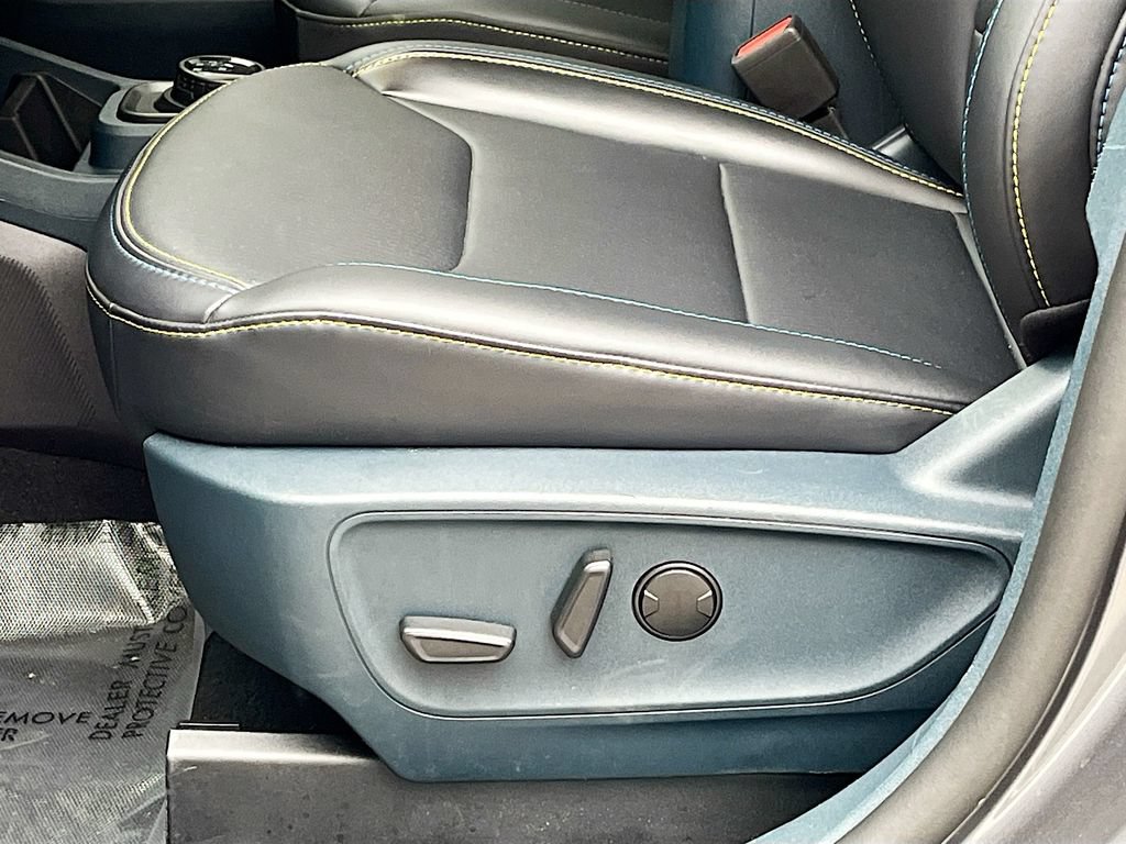 Used 2025 Ford Maverick Lobo AWD/4WD image 18