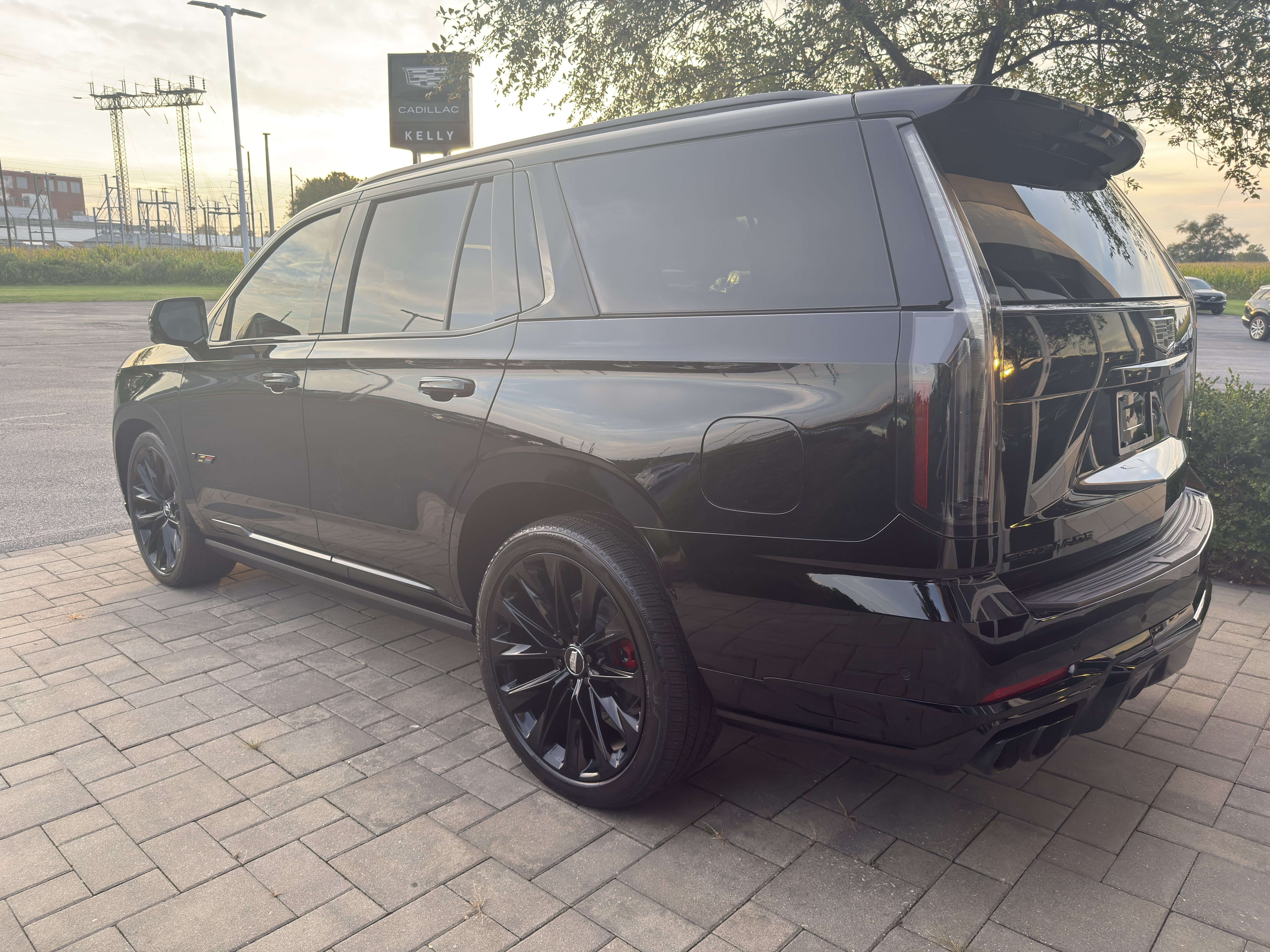 Used 2025 Cadillac Escalade V w/ LPO, ONYX Package AWD/4WD image 5