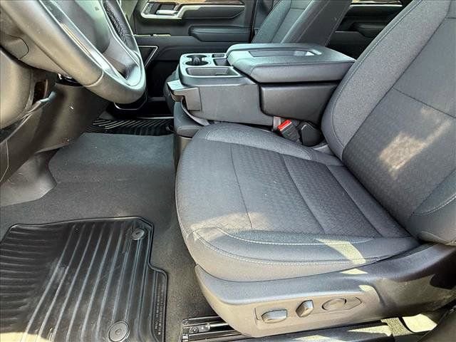 Used 2025 Chevrolet Silverado 2500 LT w/ Convenience Package AWD/4WD image 14