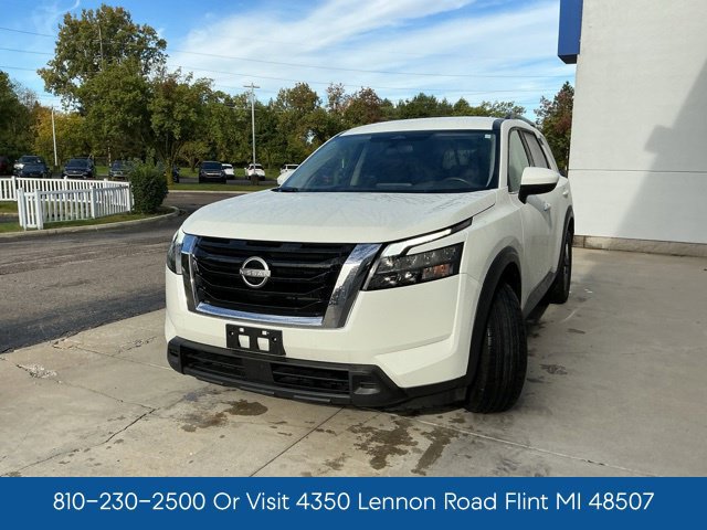 Used 2024 Nissan Pathfinder SV FWD image 3
