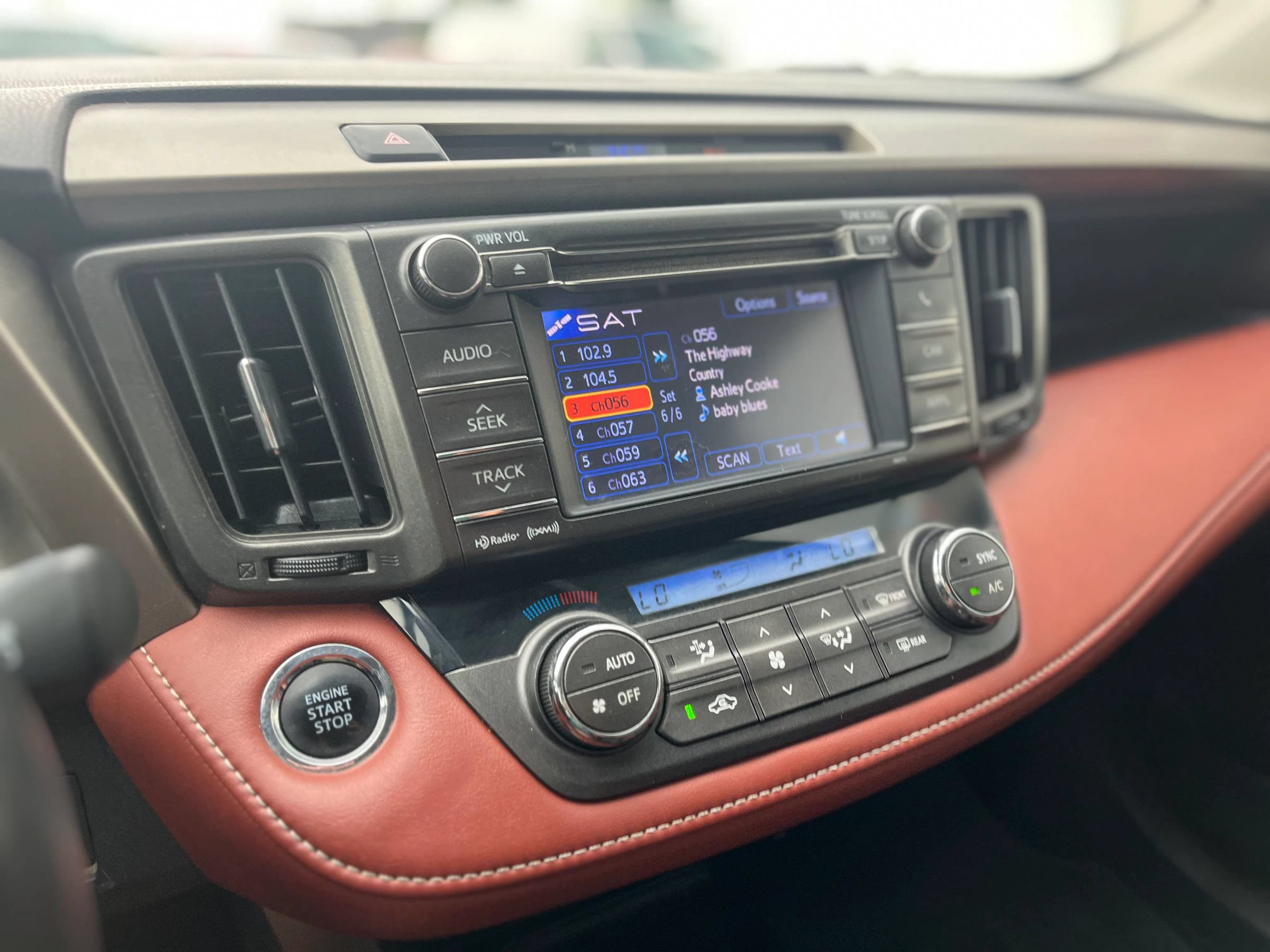 Used 2013 Toyota RAV4 Limited AWD/4WD image 20