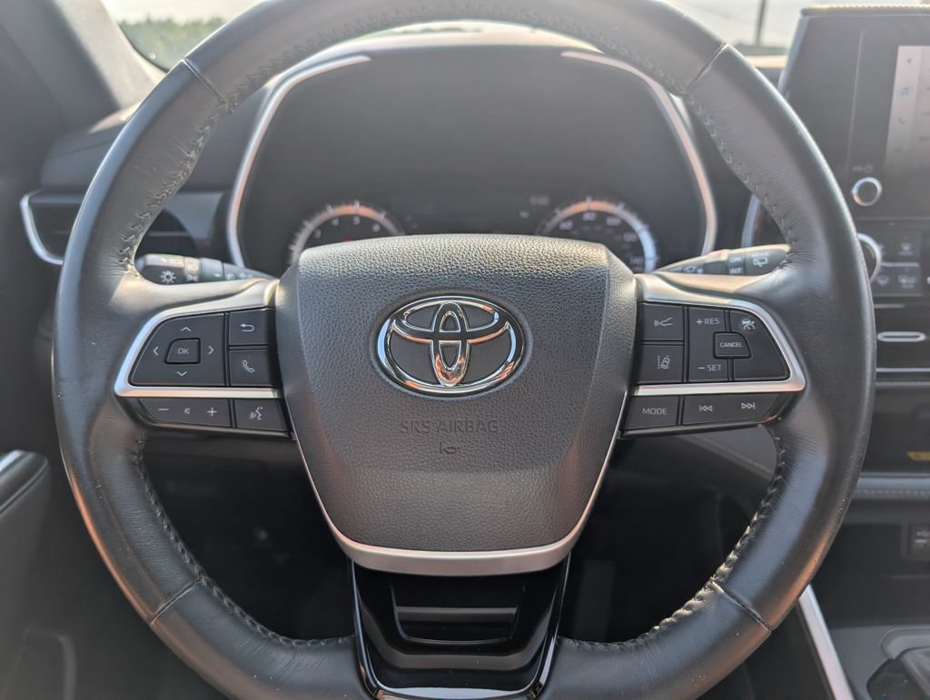 Used 2023 Toyota Highlander XSE FWD image 20