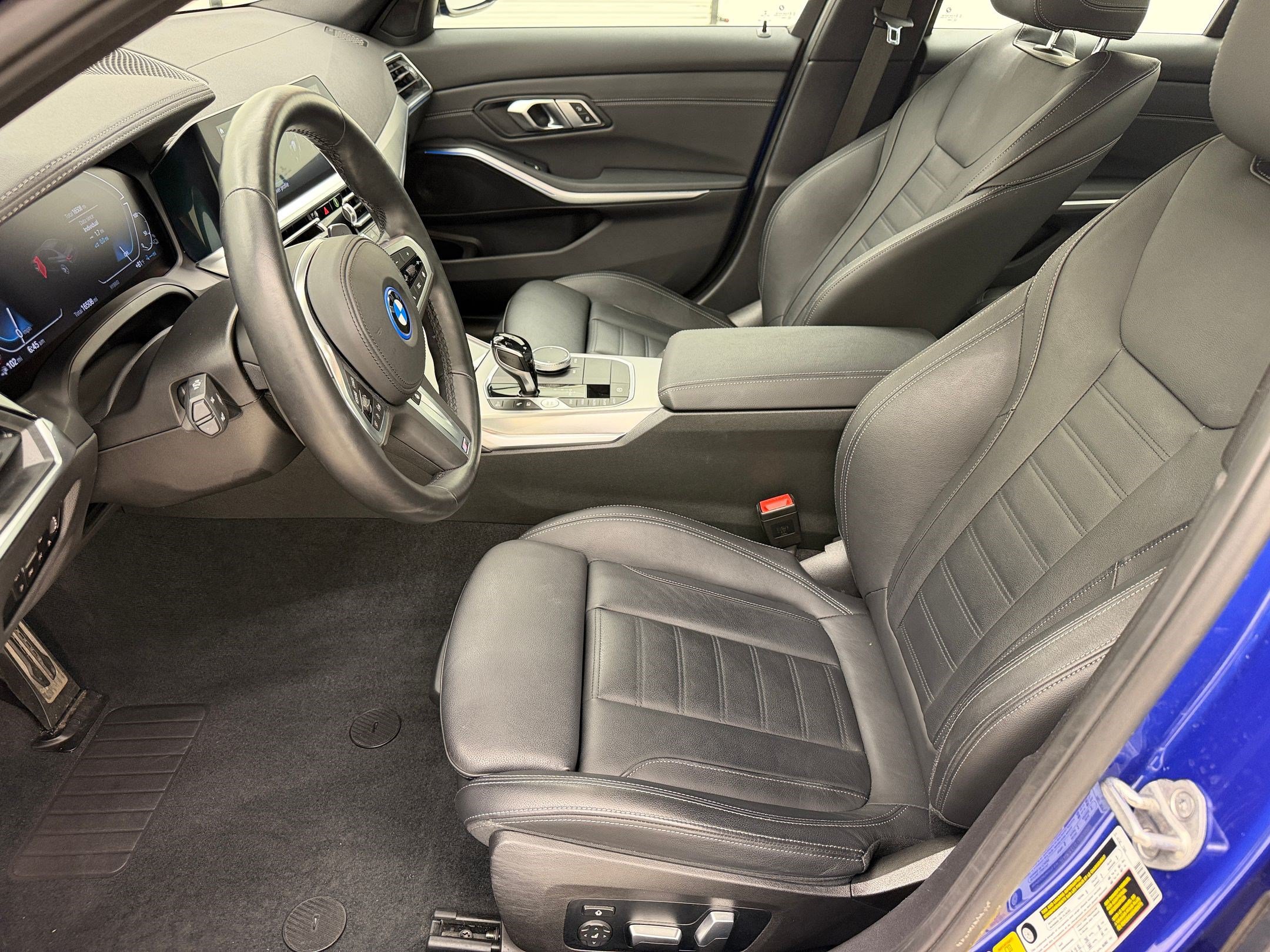 Used 2022 BMW 330e xDrive w/ M Sport Package AWD/4WD image 5